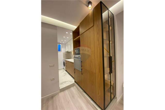 Tirane, jepet me qera apartament 1+1 Kati 2, 67 m² 470 Euro (Pazari i Ri)