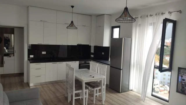 Tirane, jepet me qera apartament 1+1+A+BLK Kati 10, 71 m² 500 Euro (Farmacia 10 Asl)