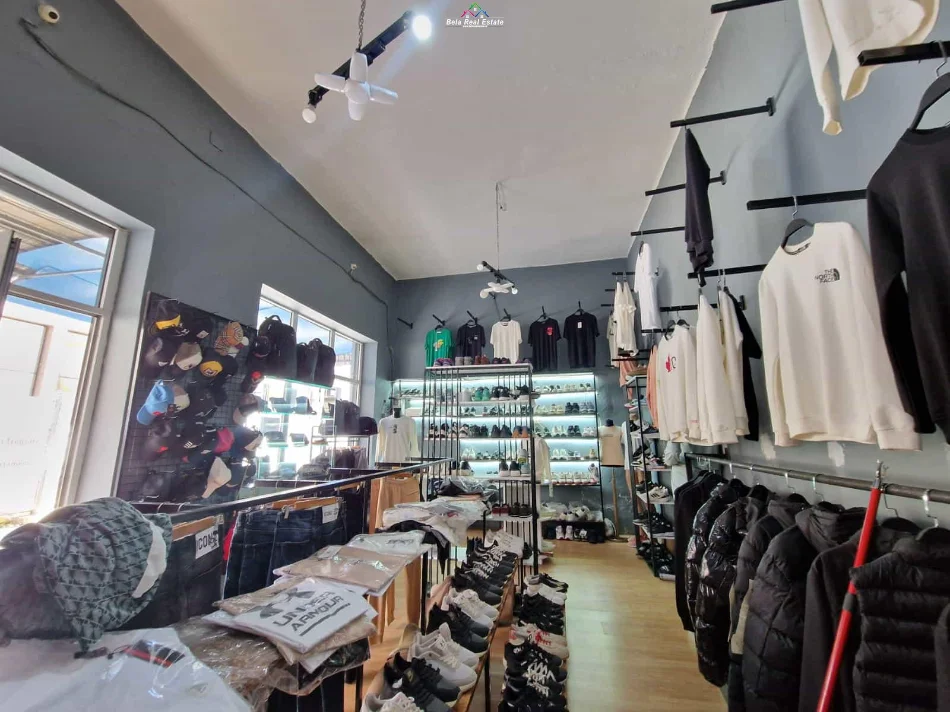Tirane, jepet me qera dyqan Kati 0, 35 m² 530 € (rruga e kavajes)