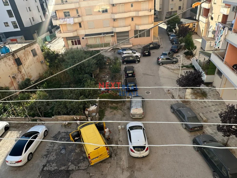 Vlore, jepet me qera apartament 2+1+Aneks+Ballkon Kati 4, 110 m² 500 € (GJERGJ ARANITI)