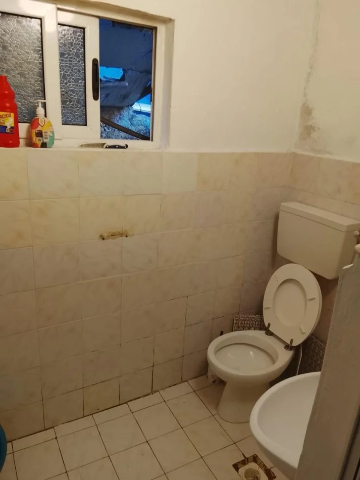 Shqiperi, jap me qera garsonier 1+1 Kati 0, 20 m² 200 € (Rruga Nasi Pavllo ngjitur me FLOGA)
