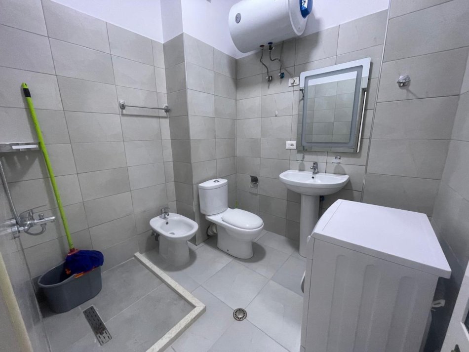 Tirane, jepet me qera 1+1+Ballkon Kati 1, 60 m² 400 € (Rruga &quot;Fuat Toptani&quot;)