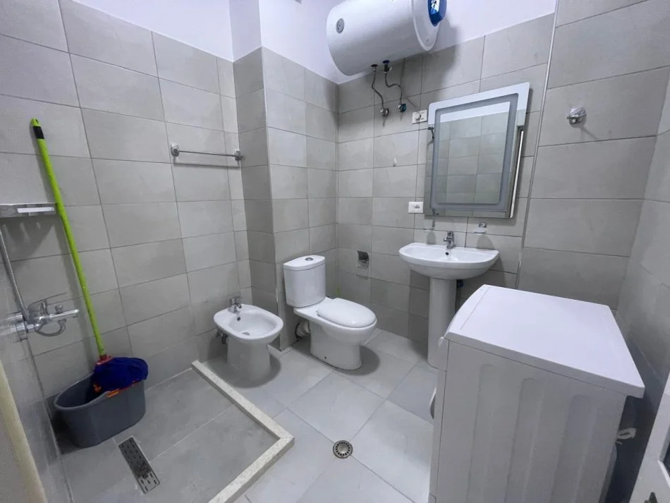 Tirane, jepet me qera 1+1+Ballkon Kati 1, 60 m² 400 € (Rruga "Fuat Toptani")