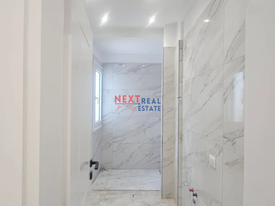 REZERVO PRONEN VETEM ME 500€! Vlore, shitet apartament 2+1+Ballkon Kati 2, 74 m² 145.000 € (LUNGOMARE)