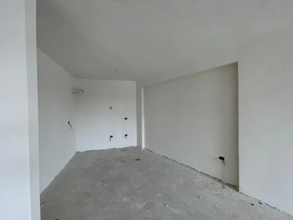 Tirane, shitet apartament 1+1+1ballkon Kati 6, 83 m² 132.000 € (fusha e aviacionit (turdiu))