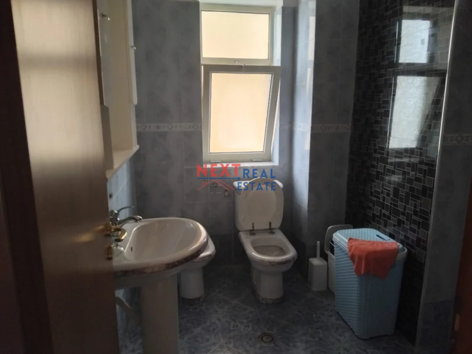 Vlore, jepet me qera apartament 3+1+Ballkon Kati 6, 132 m² 400 € (Tek hotel “Salvatore”, Centrale)