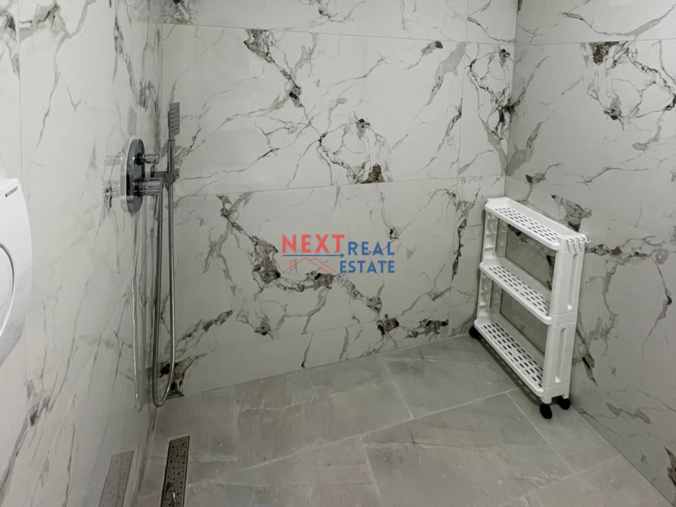 Vlore, jepet me qera apartament duplex 1+1 , 350 € (LUNGOMARE)