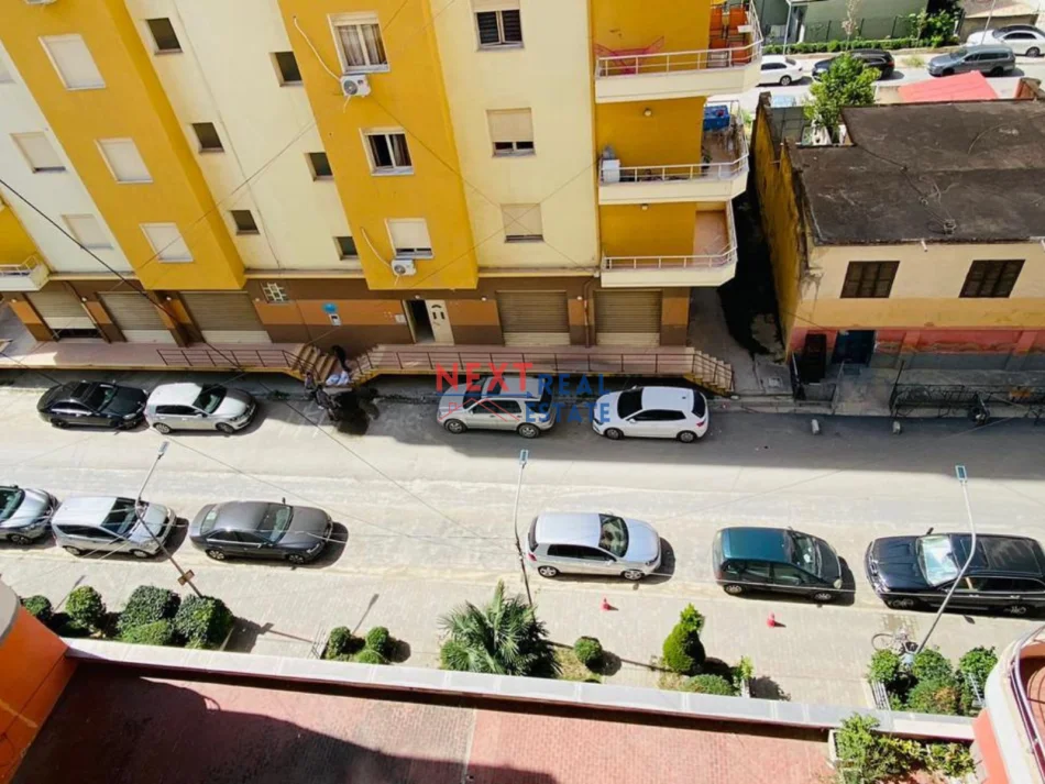 Vlore, jepet me qera apartament 2+1+Ballkon Kati 9, 90 m² 500 € 