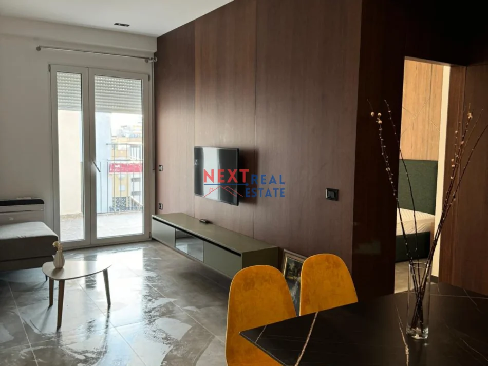 Vlore, jepet me qera apartament 1+1+Ballkon Kati 11, 74 m² 550 € (HOTEL PARTNER)