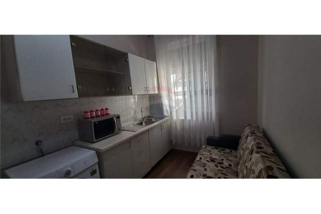 Tirane, jepet me qera apartament 1+1+A Kati 2, 72 m² 450 Euro (Stadiumi Dinamo)