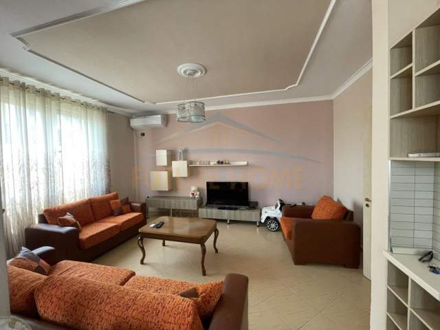 Tirane, jepet me qera apartament 2+1+BLK Kati 5, 100 m² 400 Euro (Unaza e re)