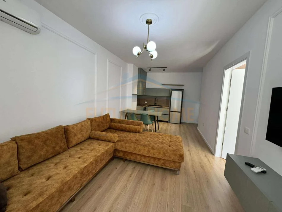 Tirane, jepet me qera apartament 1+1 Kati 3, 65 m² 527 € (UNAZA E RE , ASTIR)