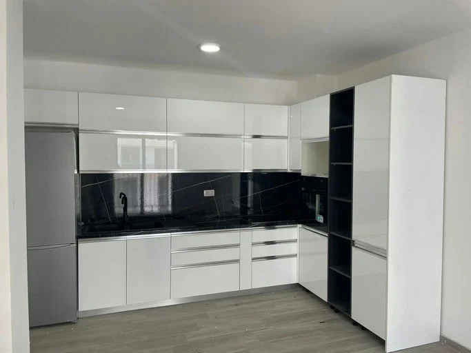 Tirane, jepet me qera apartament 3+1+Ballkon Kati 3, 117 m² 450 € (Rruga "5 Maji")