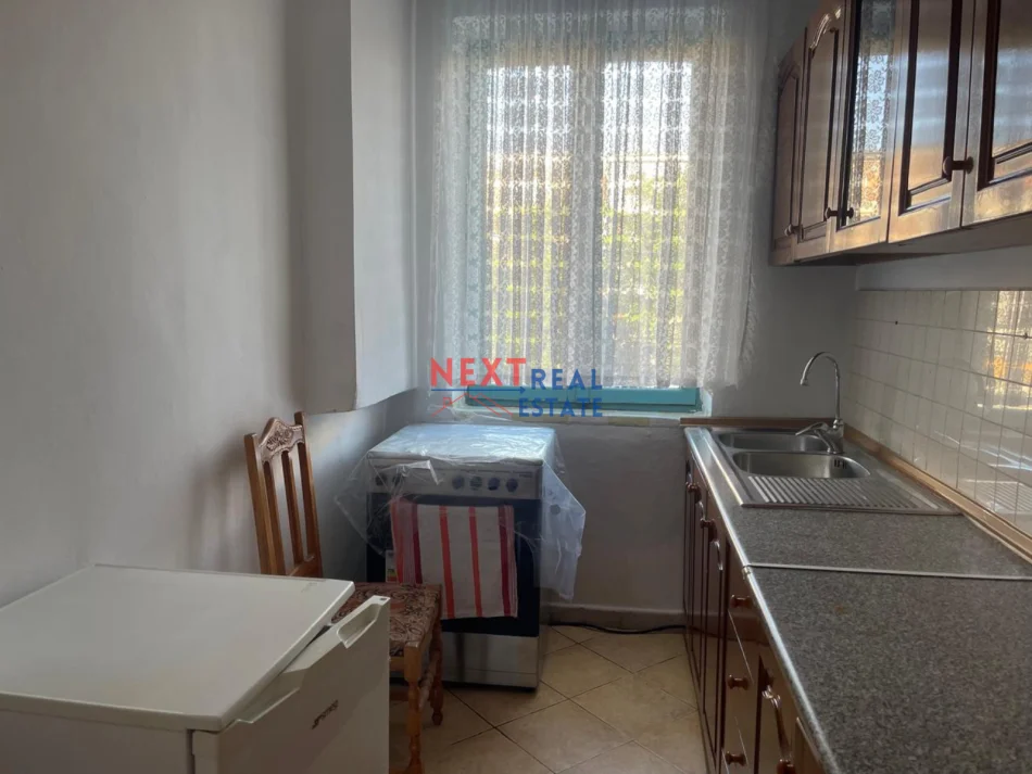 Vlore, jepet me qera apartament 1+1 Kati 3, 80 m² 300 € (BULEVARDI VLORE-SKELE)