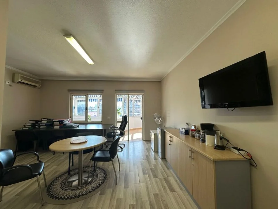 Tirane, jepet me qera apartament 2+1+Aneks+Ballkon Kati 10, 145 m² 1.500 € (Bllok)