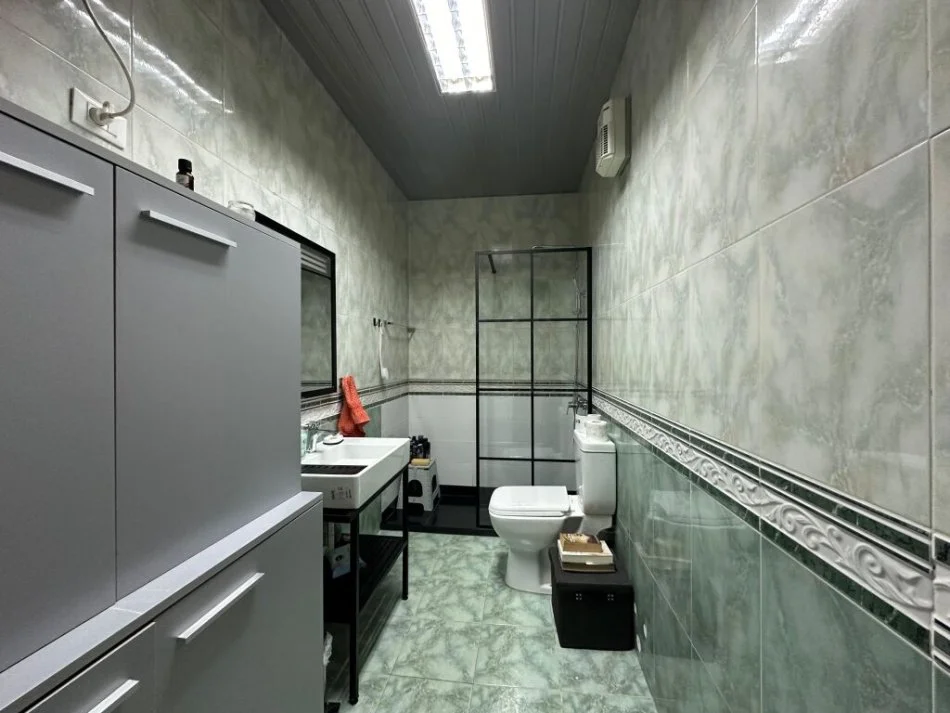 Tirane, jepet me qera apartament 2+1+Aneks+Ballkon Kati 10, 145 m² 1.500 € (Bllok)