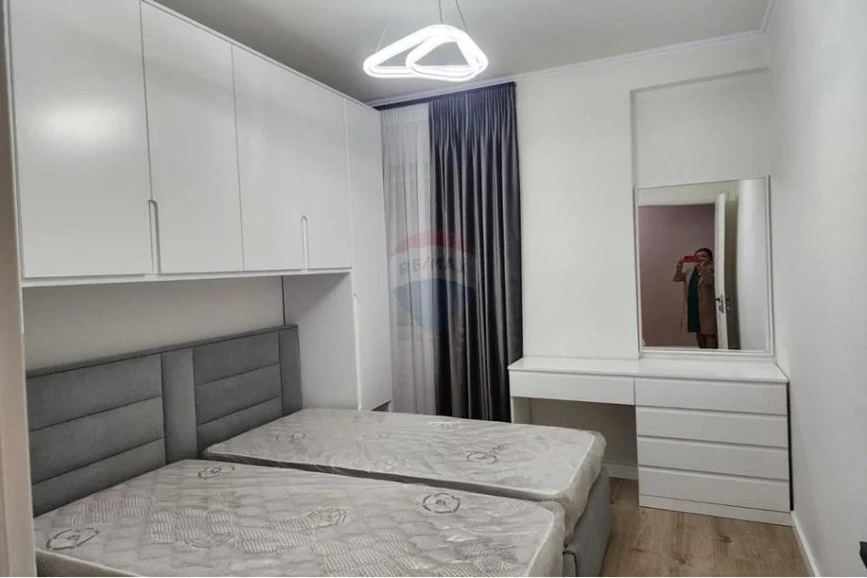 Tirane, jepet me qera apartament 2+1+Ballkon Kati 4, 90 m² 750 € (Kopshti Botanik)
