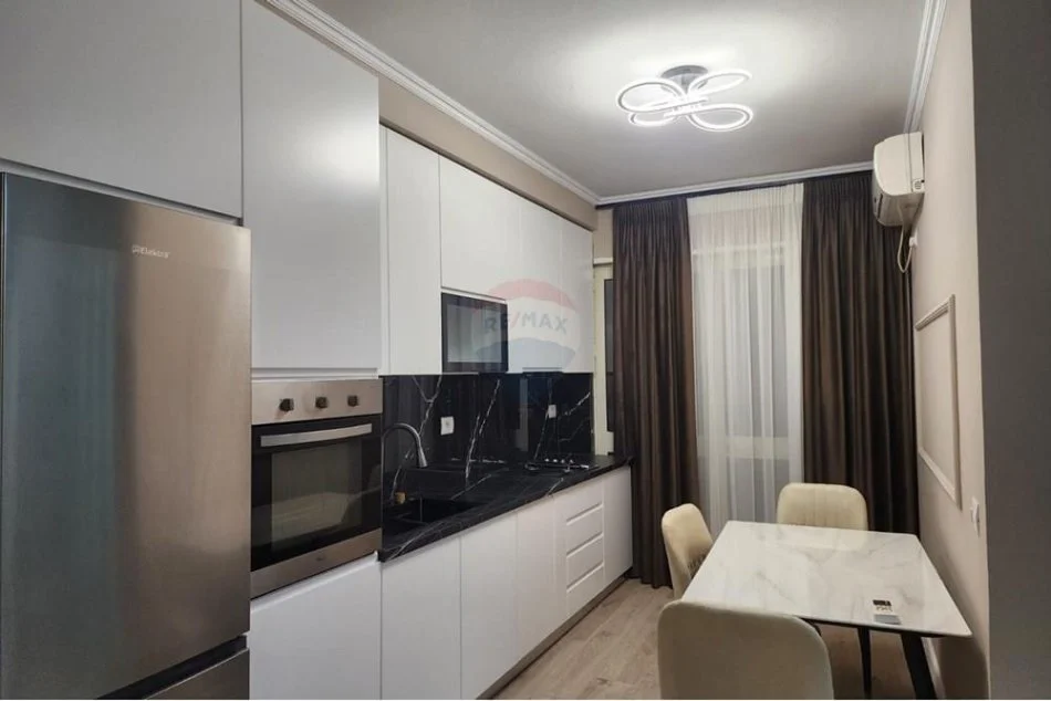 Tirane, jepet me qera apartament 2+1+Ballkon Kati 4, 90 m² 750 € (Kopshti Botanik)