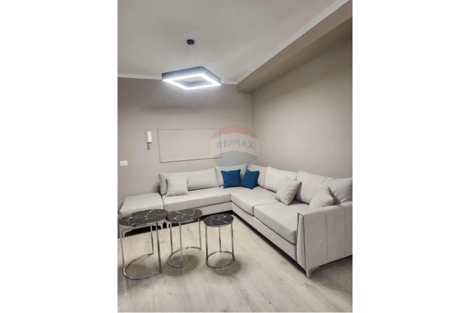 Tirane, jepet me qera apartament 2+1+Ballkon Kati 4, 90 m² 750 € (Kopshti Botanik)