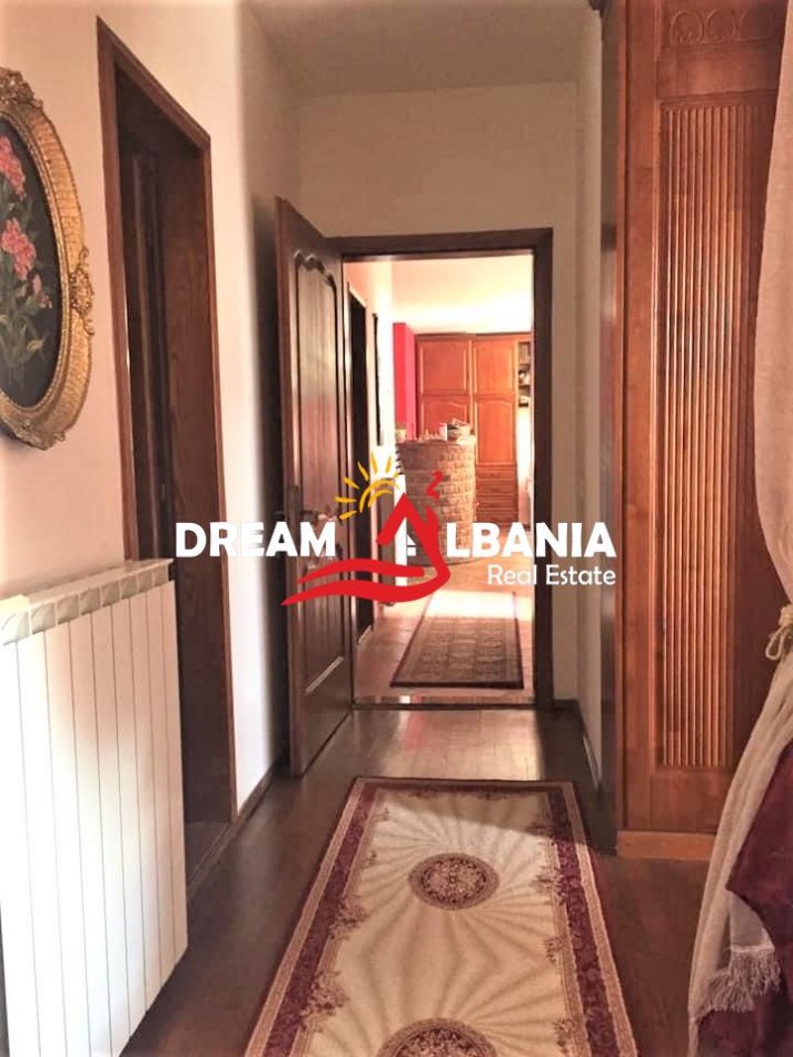 Tirane, jepet me qera apartament 2+1 , 160 m² 700 € 