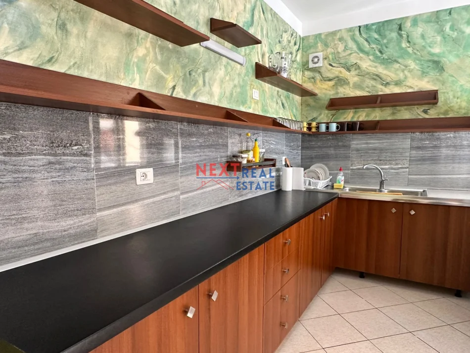 Vlore, jepet me qera apartament 2+1+Aneks+Ballkon Kati 4, 110 m² 500 € (GJERGJ ARANITI)