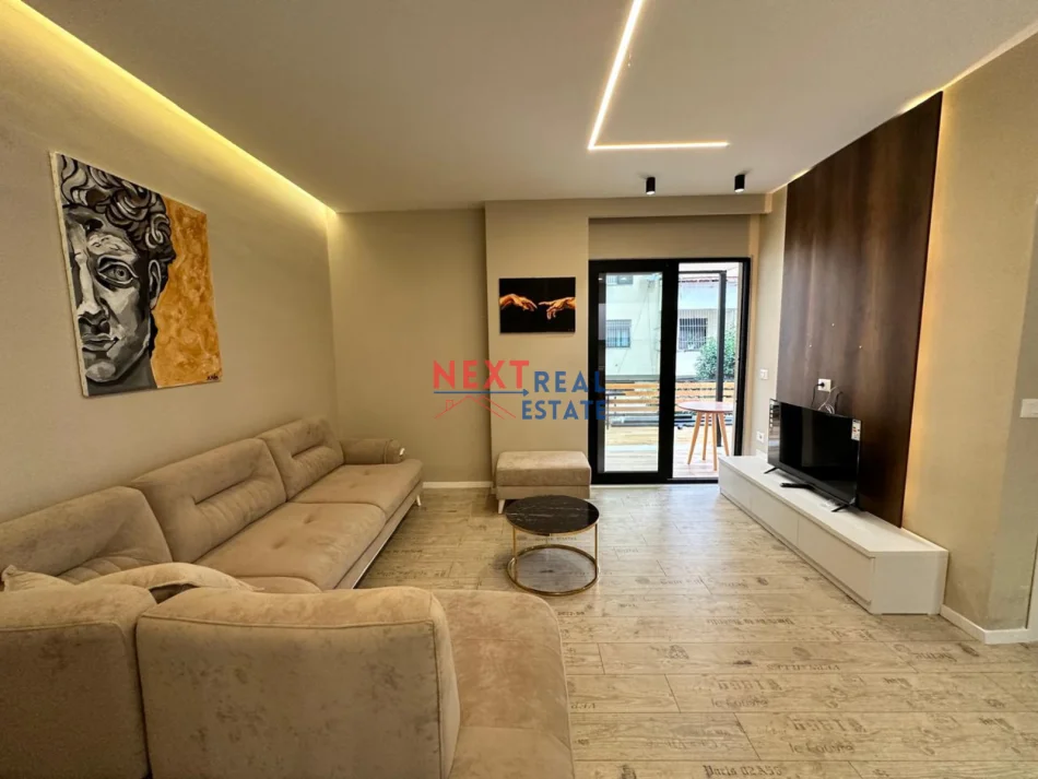 Vlore, jepet me qera apartament 1+1+Ballkon Kati 2, 550 € (KOMBINATI I PESHKUT)