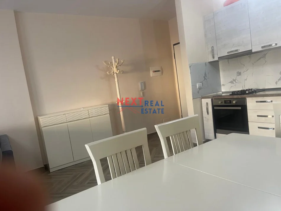Vlore, jepet me qera apartament 1+1+Aneks+Ballkon , 450 € (BULEVARDI VLORE SKELE)