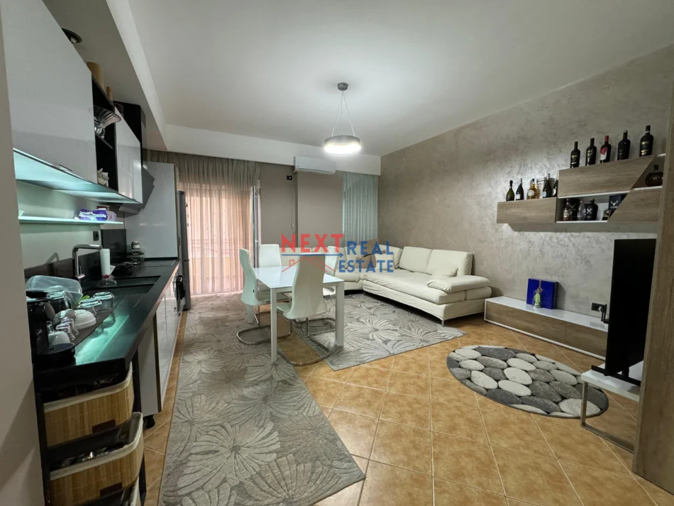 Vlore, shitet apartament 1+1+Ballkon , 84 m² 235.000 € (lungomare)