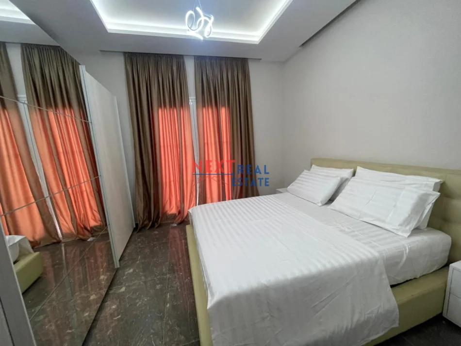 Vlore, jepet me qera apartament 3+1+Ballkon , 220 m² 1.000 € (KOMBINATI I PESHKUT)