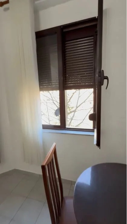 Jepet me qira apartament 1+1 Kati 4, 50 m², 600 €  ne Bllok