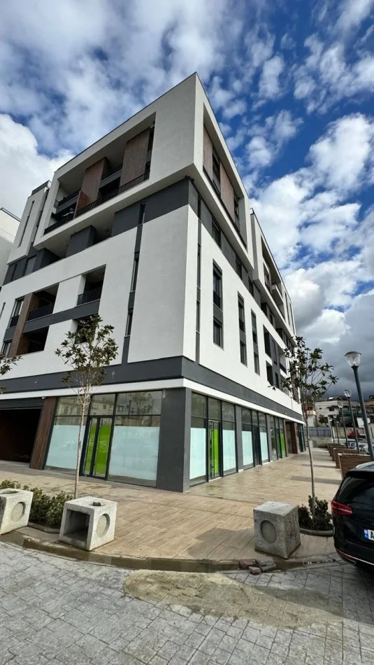 Tirane, shitet apartament Kati 4, 450.000 € (Bulevardi Bajram Curri , (Pranë Spitalit Glozheni ))