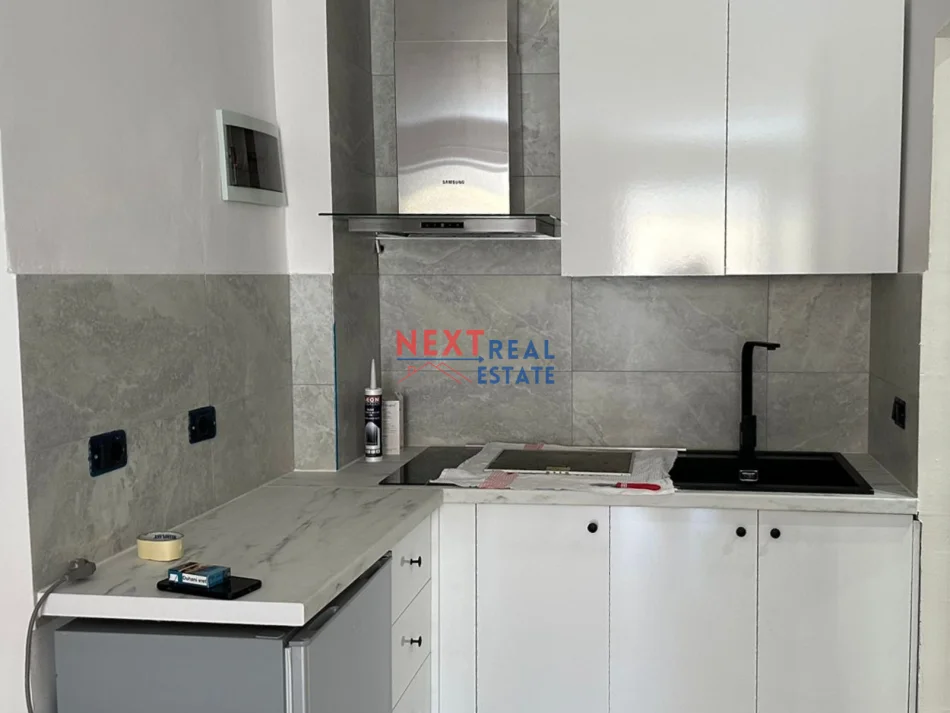 Vlore, jepet me qera garsonier 1+1 Kati 4, 250 € (MURADIE)