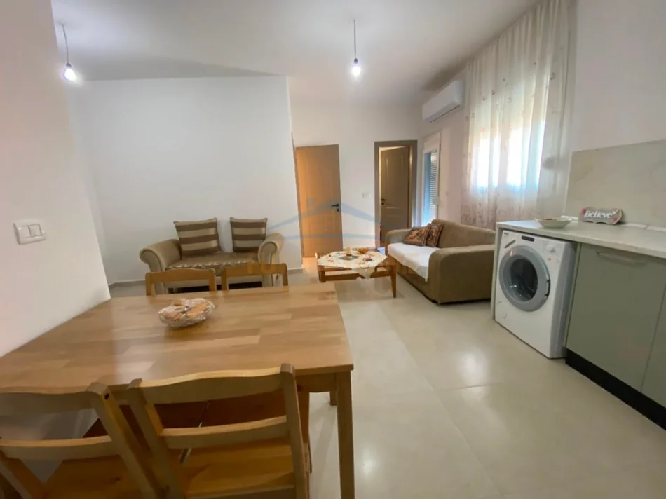 Tirane, jepet me qera apartament 1+1 Kati 2, 50 m² 450 € (UNAZA E RE , ASTIR)