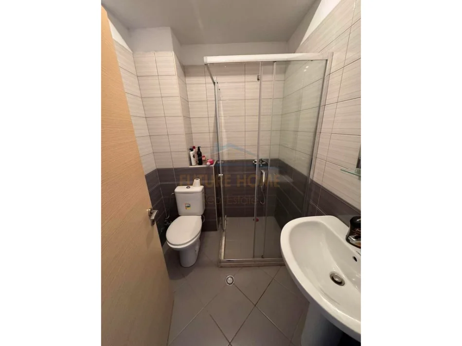 Tirane, jepet me qera apartament 3+1 Kati 6, 128 m² 700 € (UNAZA E RE , ASTIR)