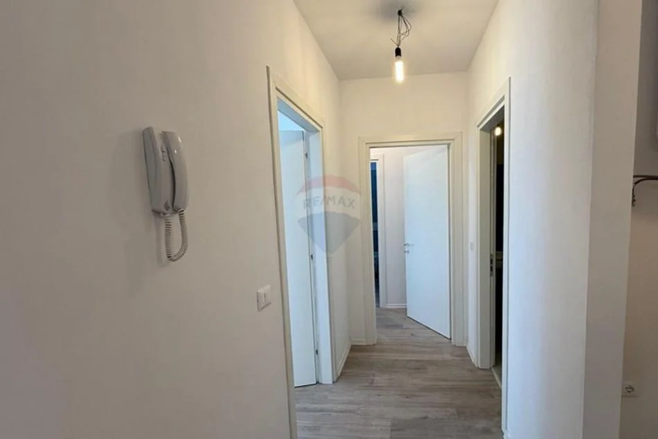 Tirane, jepet me qera apartament 2+1+Ballkon Kati 4, 100 m² 300 € 