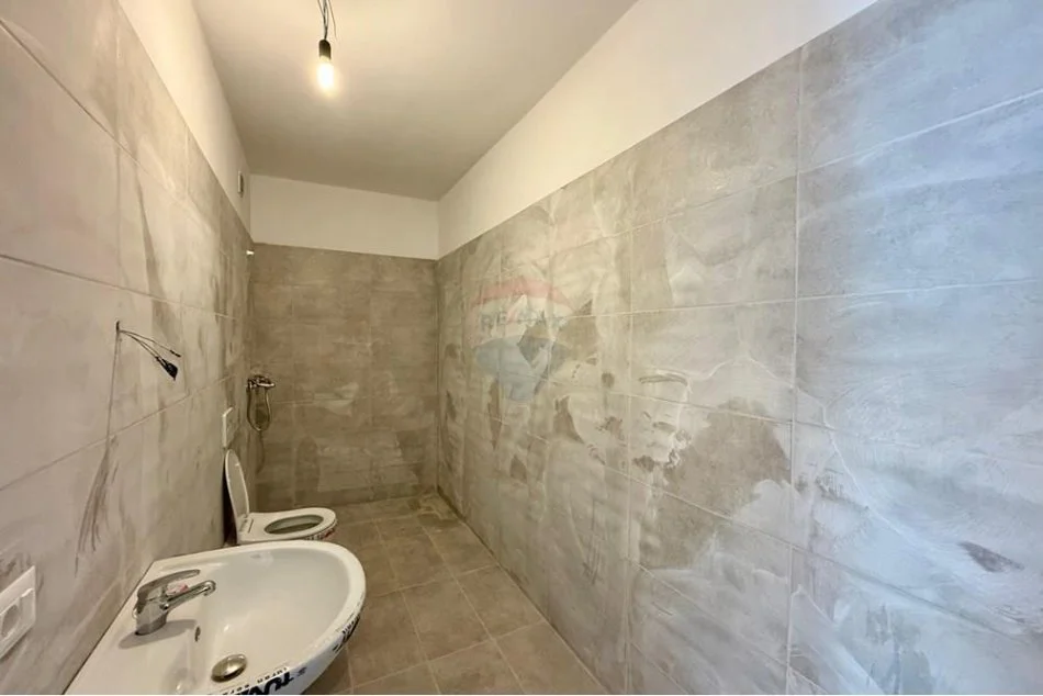 Tirane, jepet me qera apartament 2+1+Ballkon Kati 4, 100 m² 300 € 