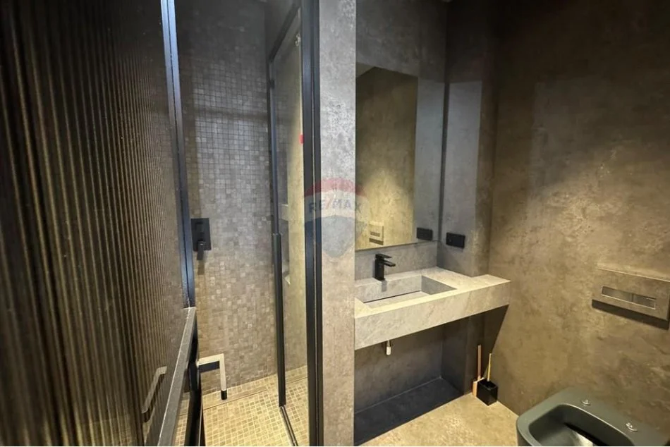 Tirane, jepet me qera apartament 3+1+Aneks+Ballkon Kati 2, 200 m² 2.500 € (Garden Building)