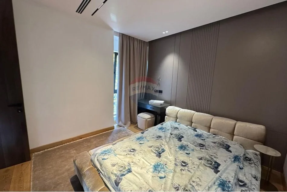 Tirane, jepet me qera apartament 3+1+Aneks+Ballkon Kati 2, 200 m² 2.500 € (Garden Building)