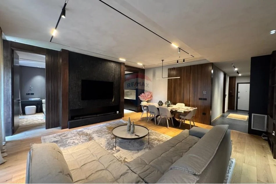 Tirane, jepet me qera apartament 3+1+Aneks+Ballkon Kati 2, 200 m² 2.500 € (Garden Building)