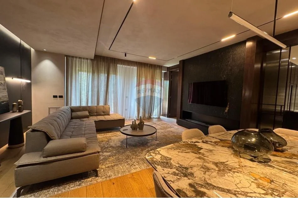 Tirane, jepet me qera apartament 3+1+Aneks+Ballkon Kati 2, 200 m² 2.500 € (Garden Building)