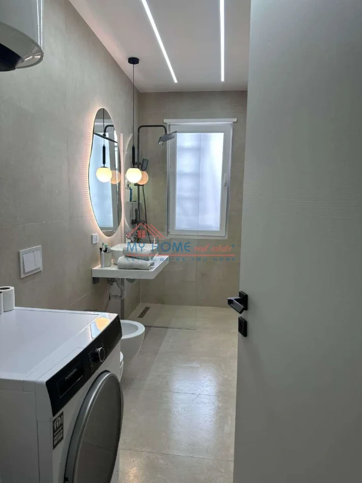 Tirane, shitet apartament 2+1+Ballkon Kati 8, 97 m² 145.000 € (Univers City)
