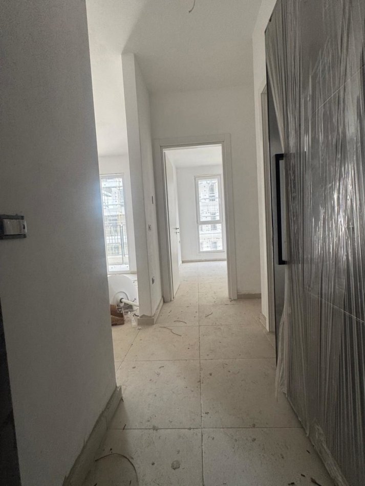 Tirane, shitet apartament 1+1 Kati 3, 67.000 m² 67.000 € (UNIVERS CITY)