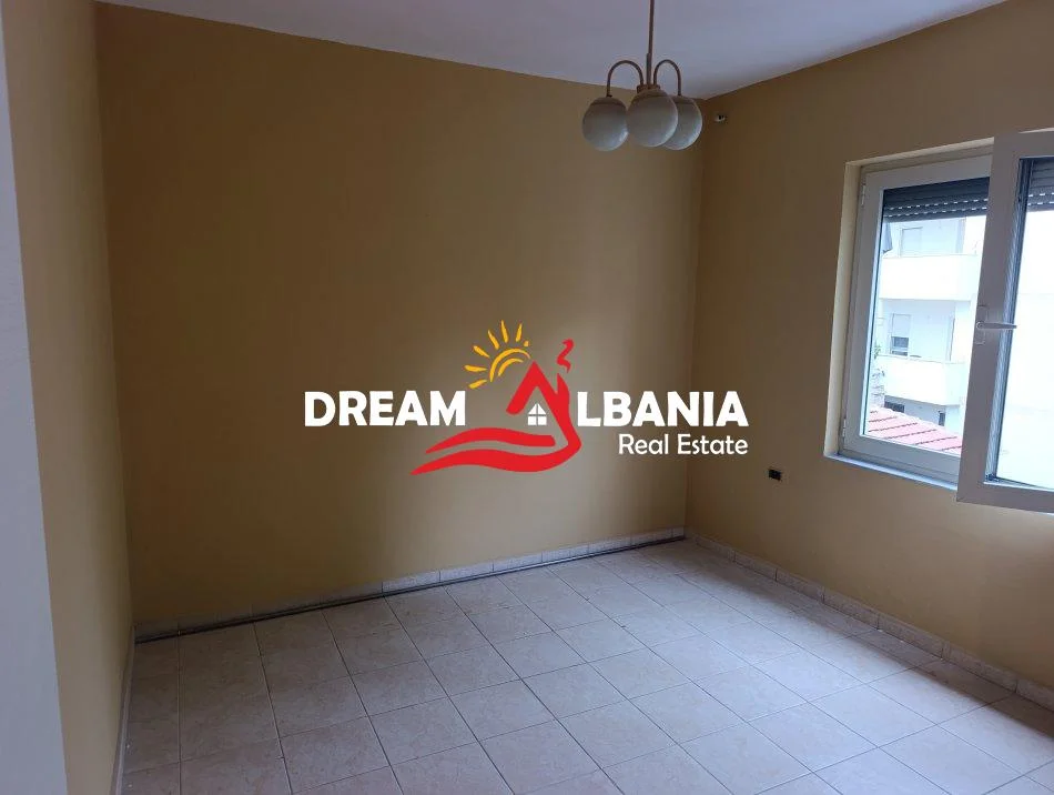 Tirane, jepet me qera ambjent biznesi , 90 m² 800 € (Rruga e Kavajes)