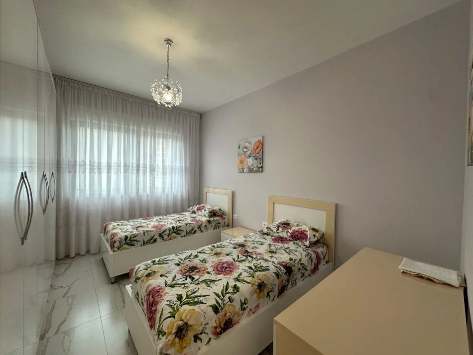 Tirane, Liste me oferta apartament 2+1+Ballkon Kati 6, 100 m² (Ish Fusha E Aviacionit)