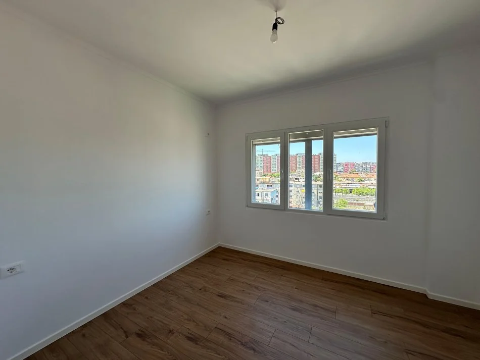 Tirane, shitet 1+1 Kati 7, 53 m² 115.000 € (Pallati me shigjeta)