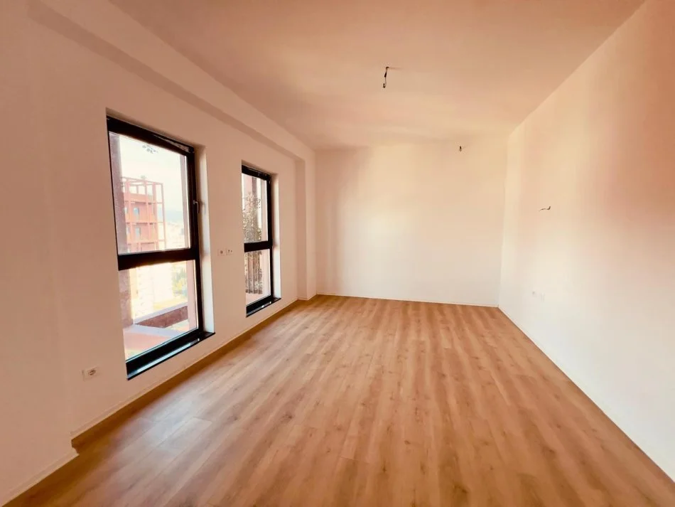 Tirane, Liste me oferta 3+1+Ballkon Kati 0, 115 m² (Rruga e Kavajes)