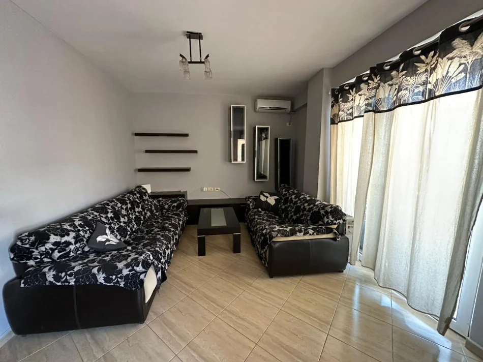 Tirane, jepet me qera apartament 2+1 Kati 5, 110 m² 520 € (Rruga Jordan Misja)