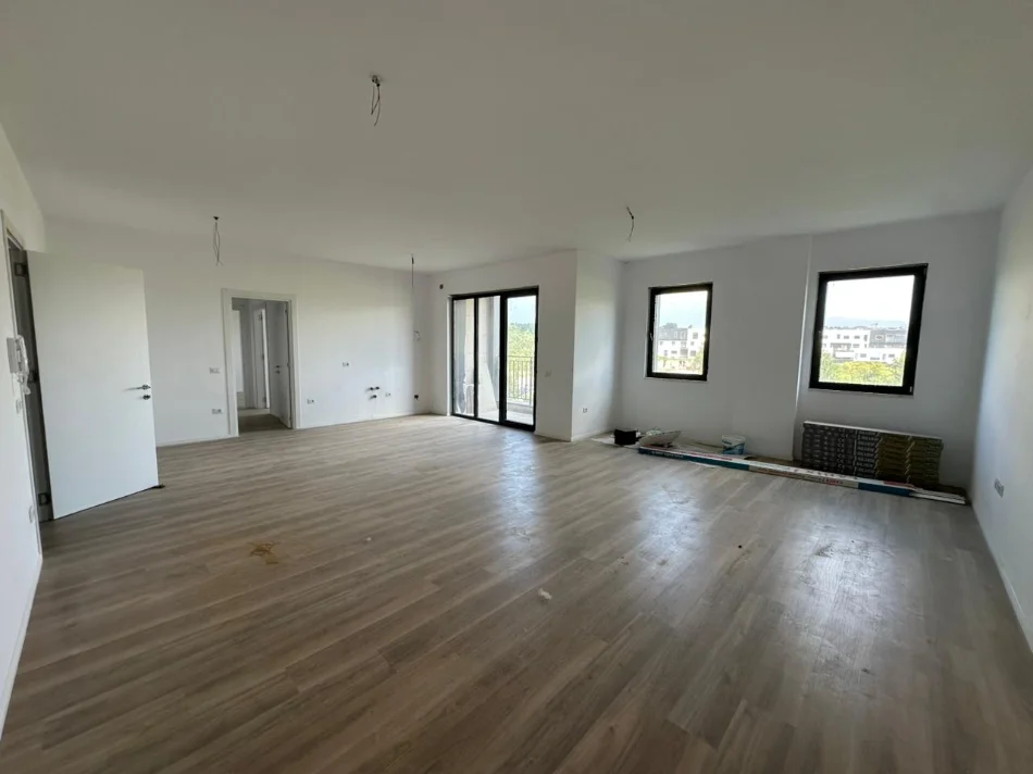 Tirane, shitet apartament 2+1 Kati 3, 143 m² 358.000 € (Liqeni i Thate)