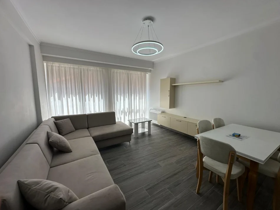 Tirane, jepet me qera apartament 1+1 Kati 2, 70 m² 500 € (Astiri)