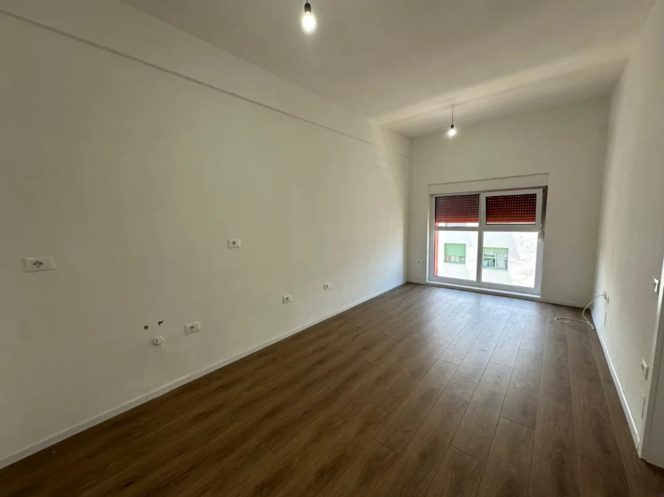 Tirane, shitet apartament 1+1 Kati 8, 47 m² 84.420 € (Ali Demi)
